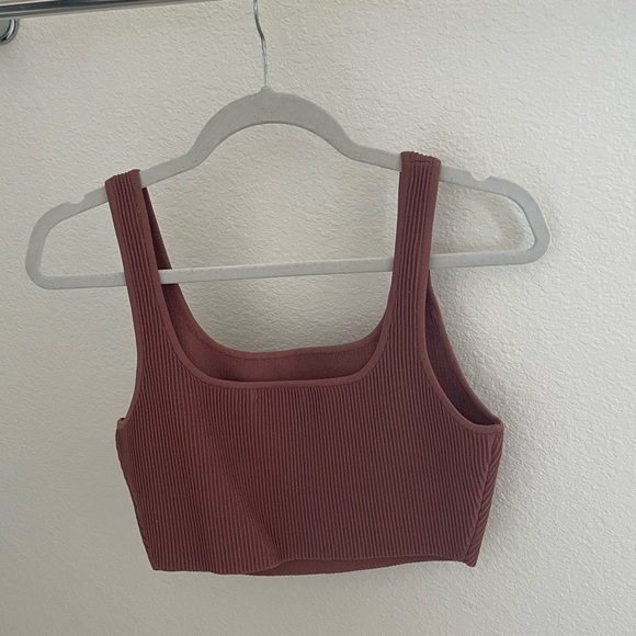 Aritzia crop top. - Picture 4 of 5